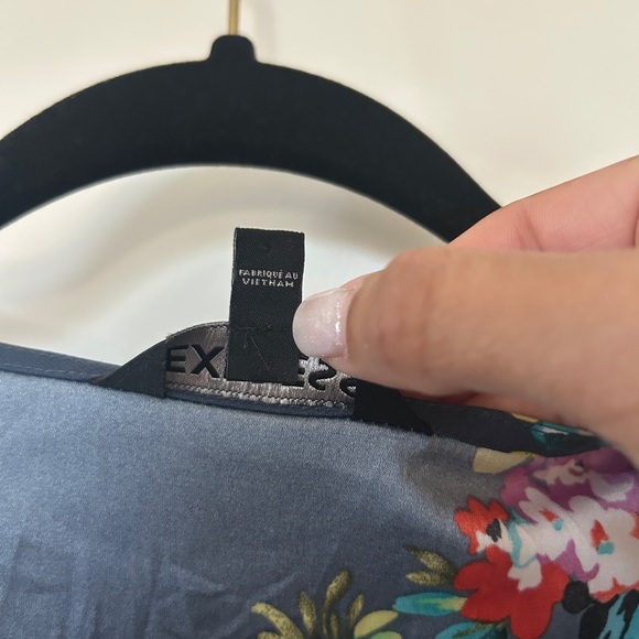 Express vintage Dark Floral V-Neck Blouse from the early 2000s - Picture 7 of 11